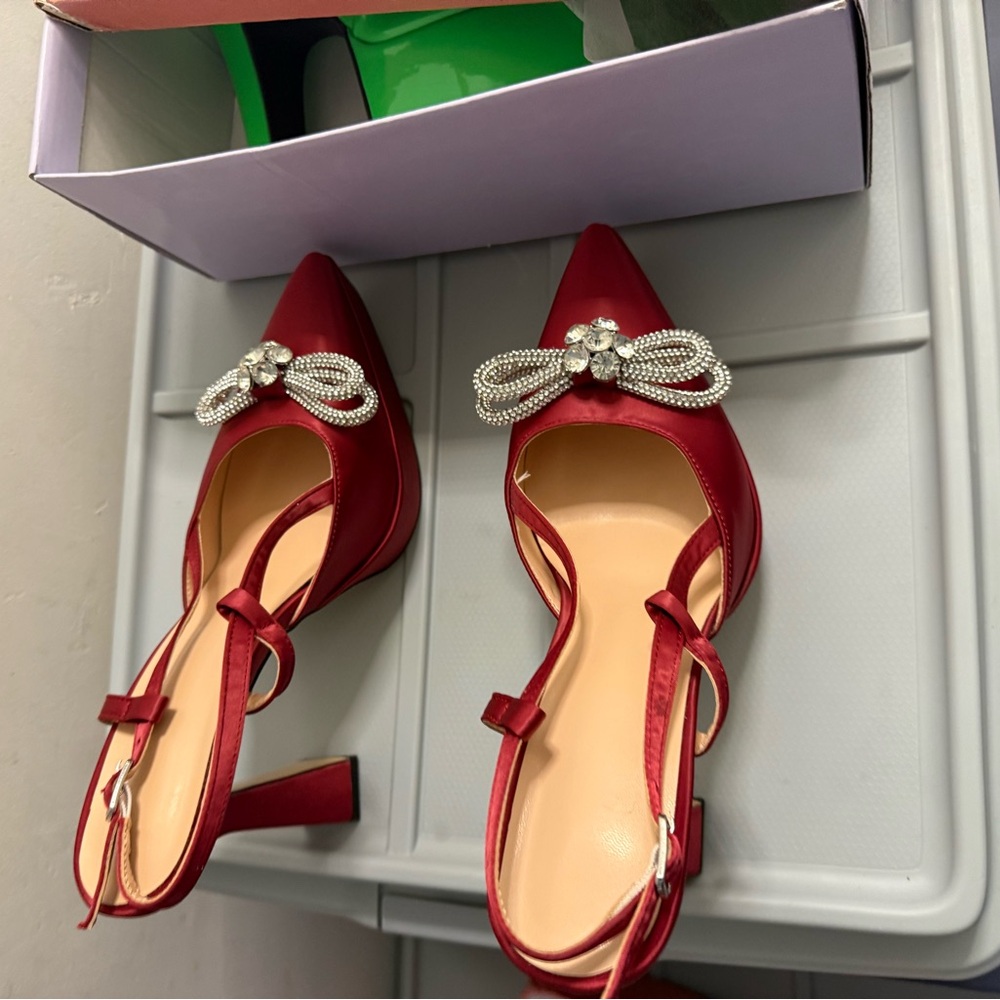 Chic Red Heels with Rhinestone Bow - Picture 7 of 7